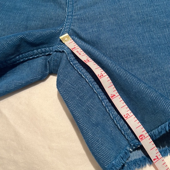 Fan favorite Carve design shorts - Picture 3 of 3